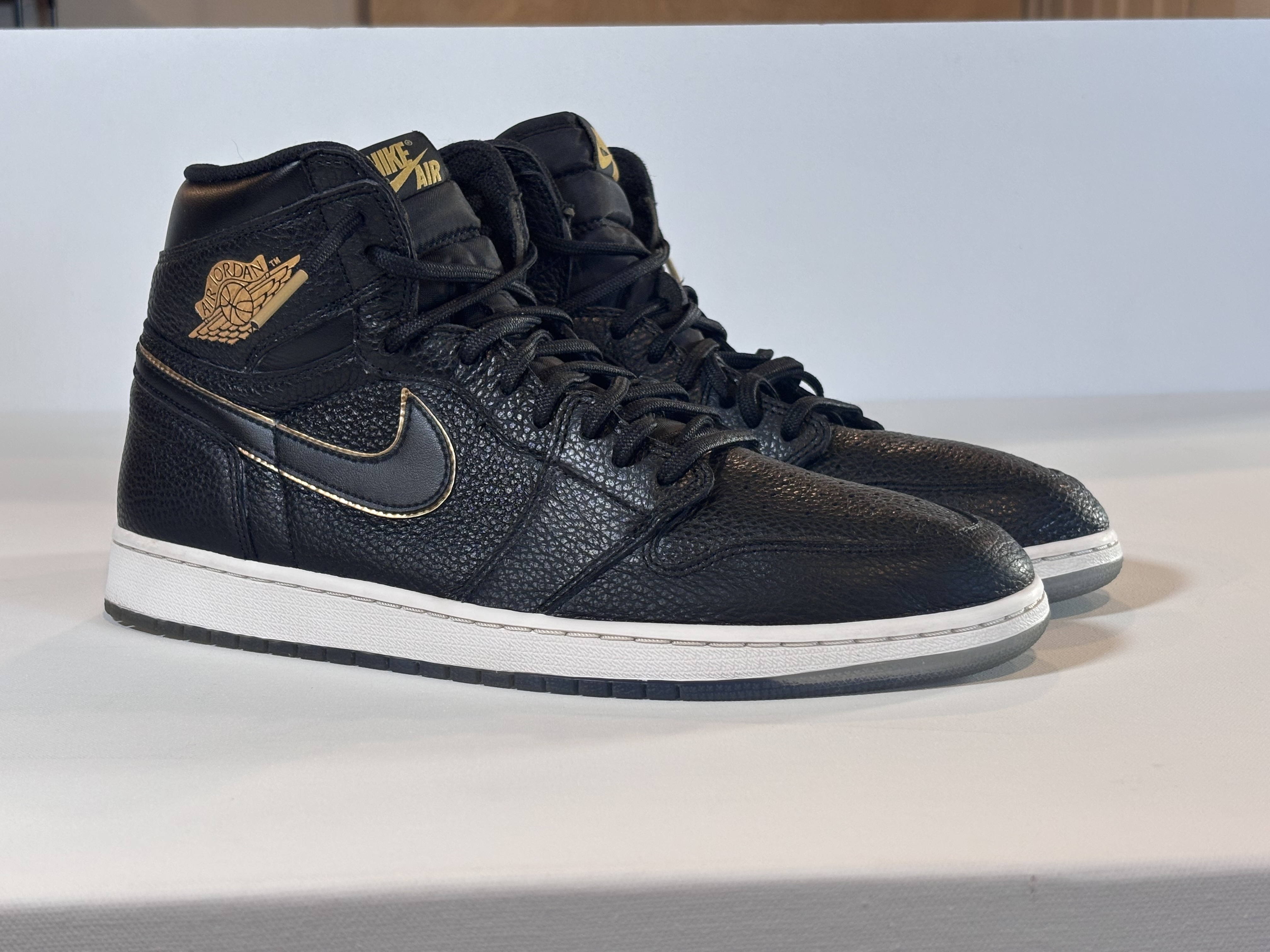 Nike / Jordan Air Jordan 1 Retro High OG "City of Flight" (2018 All-Star Release) Black / Metallic Gold - Summit White